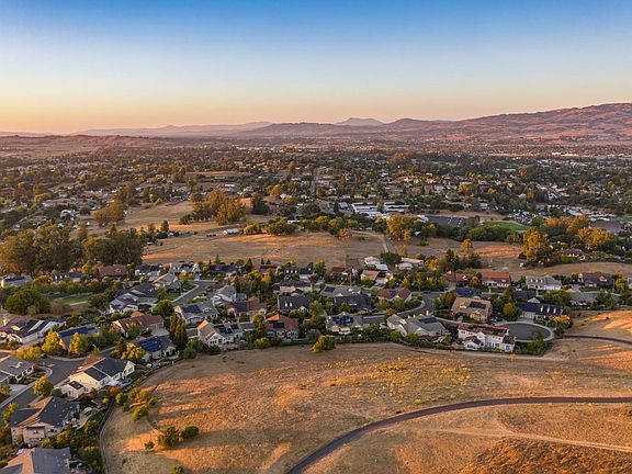 Petaluma, California, 94952, United States, 4 Bedrooms Bedrooms, ,3 BathroomsBathrooms,Residential,Forsale,1985922