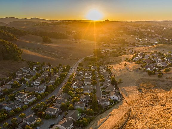 Petaluma, California, 94952, United States, 4 Bedrooms Bedrooms, ,3 BathroomsBathrooms,Residential,Forsale,1985922