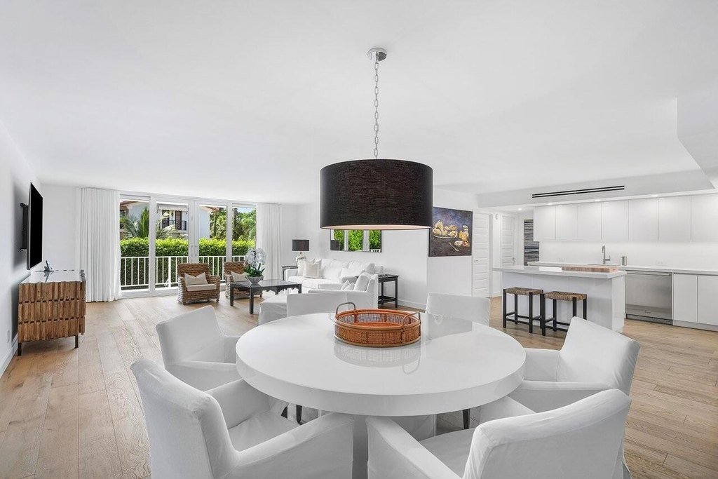 Palm Beach, Florida, 33480, United States, 2 Bedrooms Bedrooms, ,2 BathroomsBathrooms,Residential,Forsale,1996367