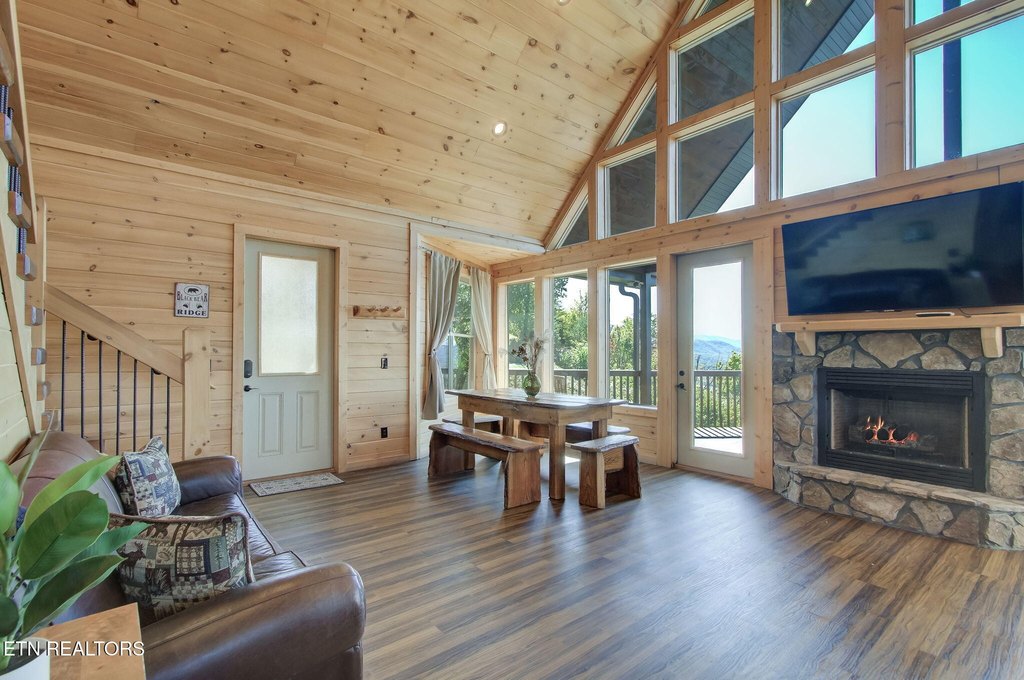 Sevierville, Tennessee, 37862, United States, 5 Bedrooms Bedrooms, ,4 BathroomsBathrooms,Residential,Forsale,1973603