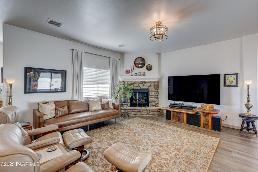 Prescott Valley, Arizona, 86314, United States, 3 Bedrooms Bedrooms, ,2 BathroomsBathrooms,Residential,Forsale,1994060