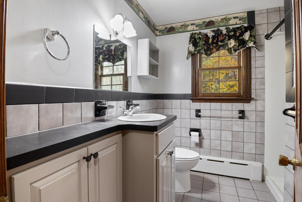 Eliot, Maine, 03903, United States, 4 Bedrooms Bedrooms, ,2 BathroomsBathrooms,Residential,Forsale,2002417