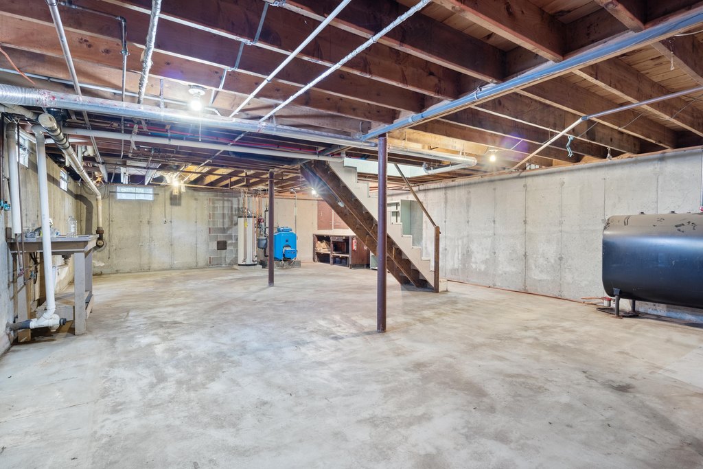 Eliot, Maine, 03903, United States, 4 Bedrooms Bedrooms, ,2 BathroomsBathrooms,Residential,Forsale,2002417