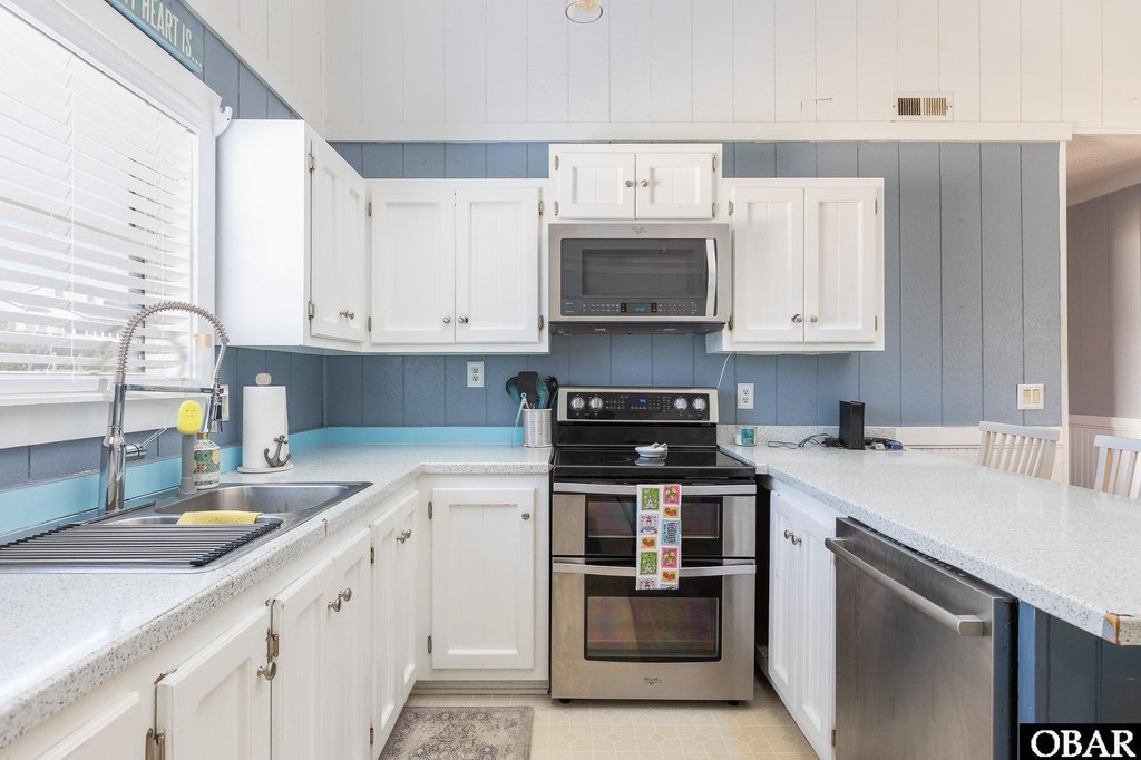 Corolla, North Carolina, 27927, United States, 5 Bedrooms Bedrooms, ,3 BathroomsBathrooms,Residential,Forsale,1993766