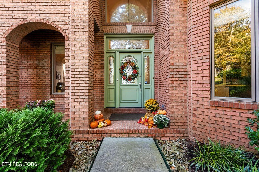 Loudon, Tennessee, 37774, United States, 4 Bedrooms Bedrooms, ,4.5 BathroomsBathrooms,Residential,Forsale,1973605