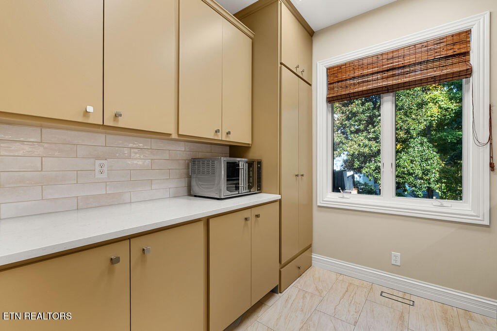 Loudon, Tennessee, 37774, United States, 4 Bedrooms Bedrooms, ,4.5 BathroomsBathrooms,Residential,Forsale,1973605