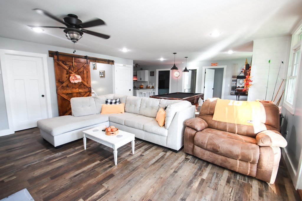 Walling, Tennessee, 38587, United States, 3 Bedrooms Bedrooms, ,2.5 BathroomsBathrooms,Residential,Forsale,1996612