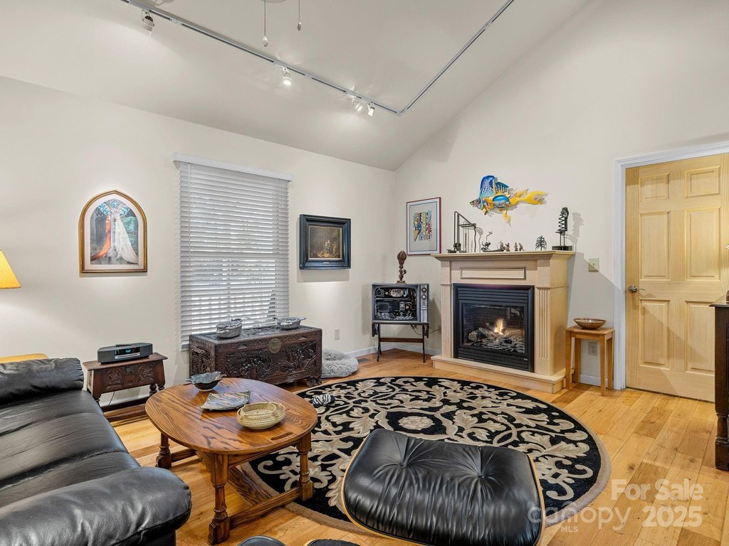 Landrum, South Carolina, 29356, United States, 2 Bedrooms Bedrooms, ,2.5 BathroomsBathrooms,Residential,Forsale,2004298