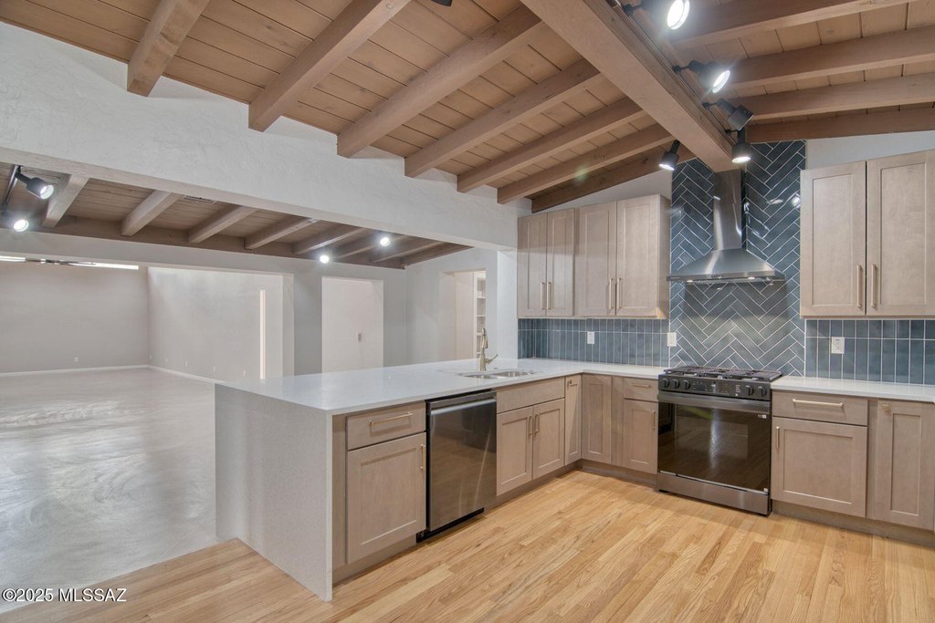 Tucson, Arizona, 85711, United States, 4 Bedrooms Bedrooms, ,2 BathroomsBathrooms,Residential,Forsale,1990103