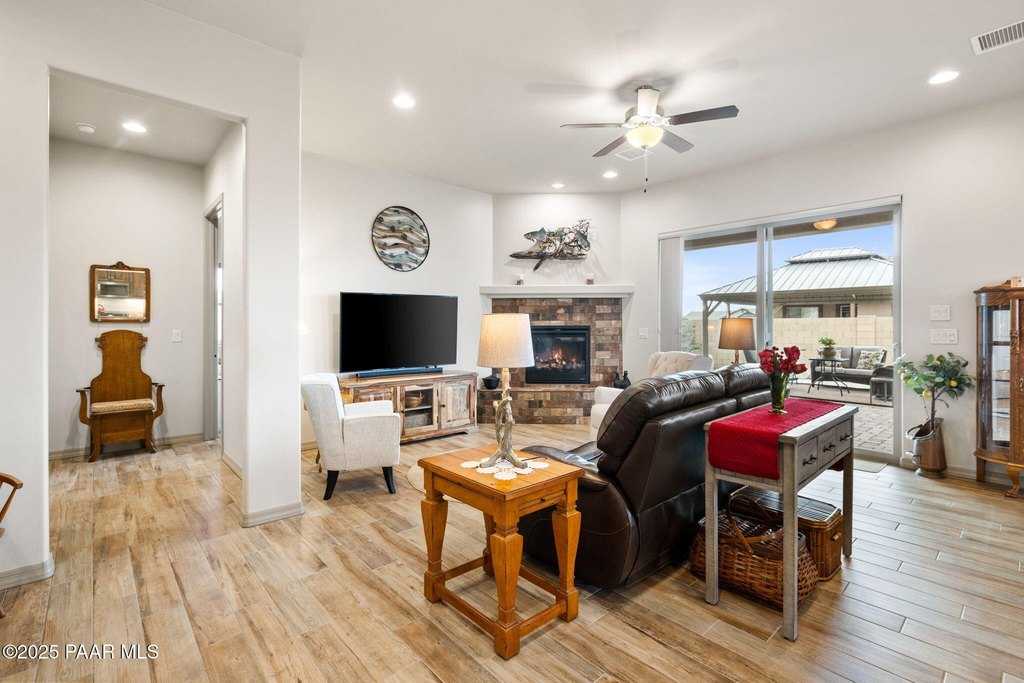 Prescott Valley, Arizona, 86315, United States, 3 Bedrooms Bedrooms, ,2 BathroomsBathrooms,Residential,Forsale,1929278