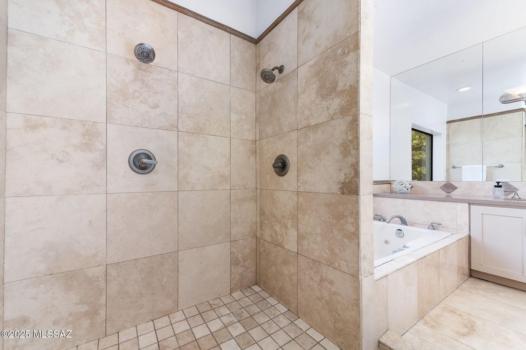 Tucson, Arizona, 85718, United States, 4 Bedrooms Bedrooms, ,3 BathroomsBathrooms,Residential,Forsale,1990373