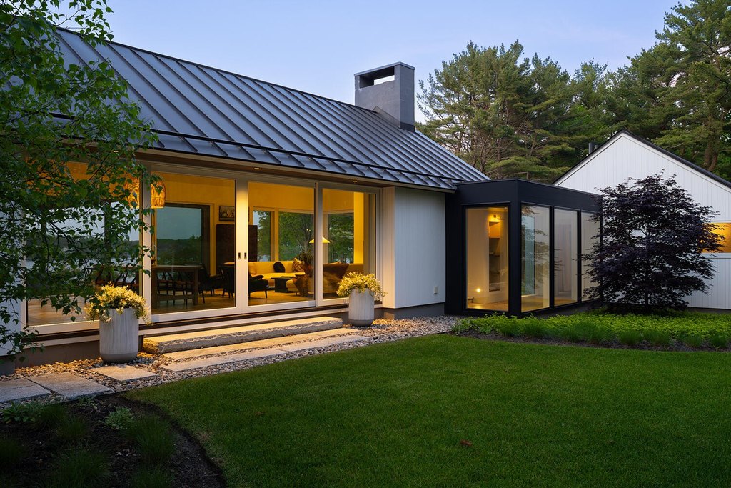 York, Maine, 03909, United States, 4 Bedrooms Bedrooms, ,3 BathroomsBathrooms,Residential,Forsale,1933927