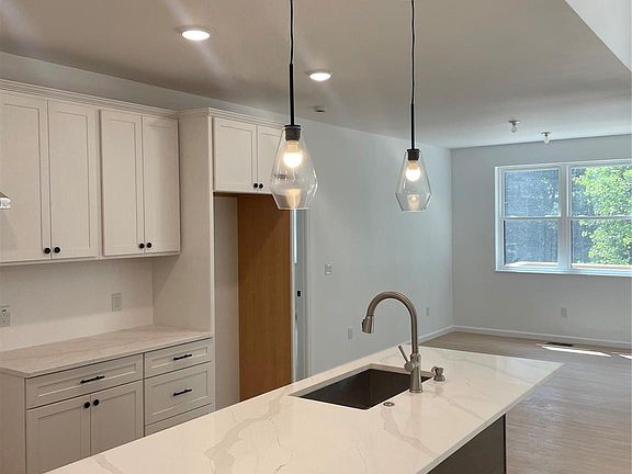 Flat Rock, North Carolina, 28731, United States, 3 Bedrooms Bedrooms, ,2 BathroomsBathrooms,Residential,Forsale,1985997