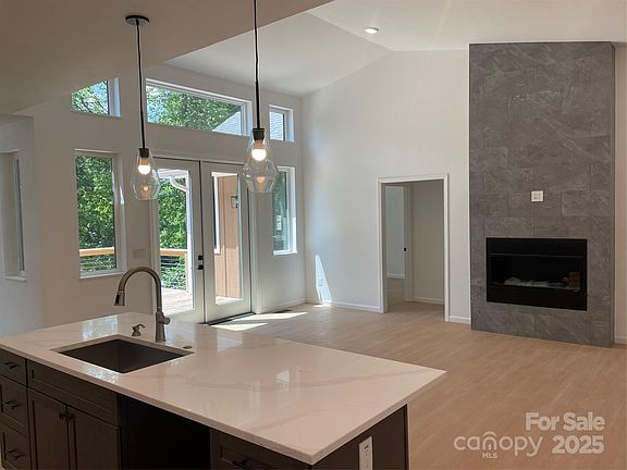 Flat Rock, North Carolina, 28731, United States, 3 Bedrooms Bedrooms, ,2 BathroomsBathrooms,Residential,Forsale,1985997