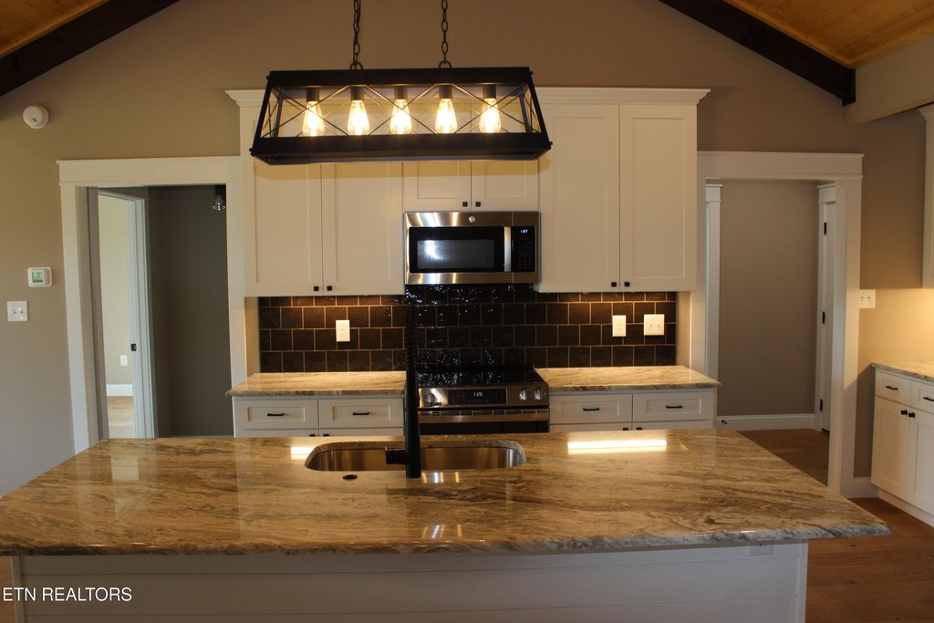 Madisonville, Tennessee, 37354, United States, 3 Bedrooms Bedrooms, ,3 BathroomsBathrooms,Residential,Forsale,1893807