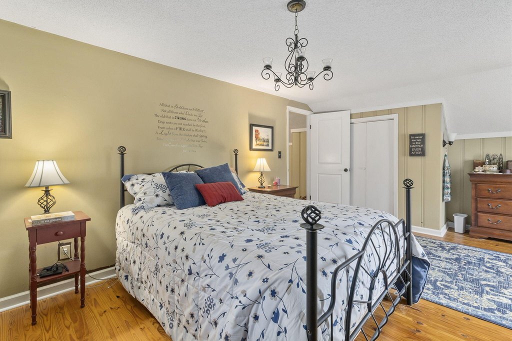 Signal Mountain, Tennessee, 37377, United States, 4 Bedrooms Bedrooms, ,2.5 BathroomsBathrooms,Residential,Forsale,2004666