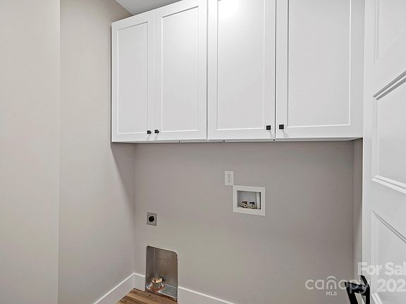 Asheville, North Carolina, 28806, United States, 3 Bedrooms Bedrooms, ,2 BathroomsBathrooms,Residential,Forsale,1986000