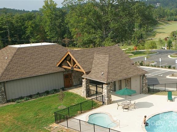 Hendersonville, North Carolina, 28739, United States, 3 Bedrooms Bedrooms, ,2 BathroomsBathrooms,Residential,Forsale,1986017