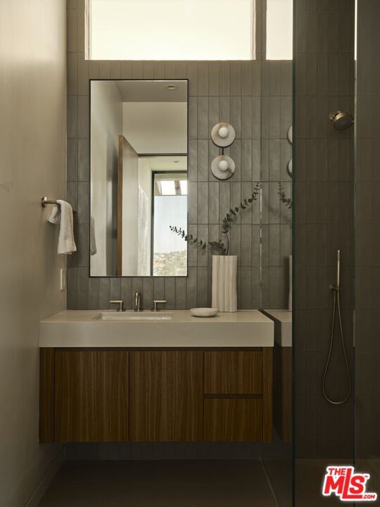 Malibu, California, 90265, United States, 4 Bedrooms Bedrooms, ,3.5 BathroomsBathrooms,Residential,Forsale,1922134