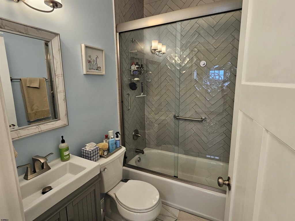 Ventnor, New Jersey, 08406, United States, 6 Bedrooms Bedrooms, ,4 BathroomsBathrooms,Residential,Forsale,1994159