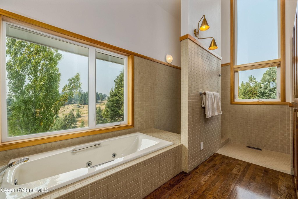 Coeur d'Alene, Idaho, 83814, United States, 4 Bedrooms Bedrooms, ,3 BathroomsBathrooms,Residential,Forsale,1960021