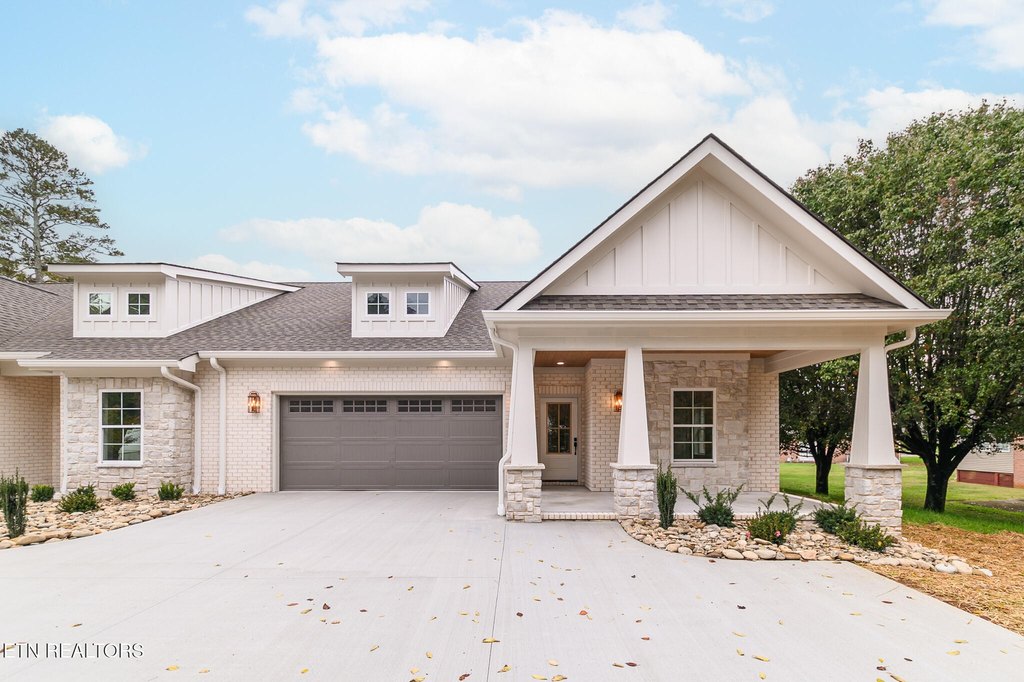 Clinton, Tennessee, 37716, United States, 3 Bedrooms Bedrooms, ,2 BathroomsBathrooms,Residential,Forsale,1999453