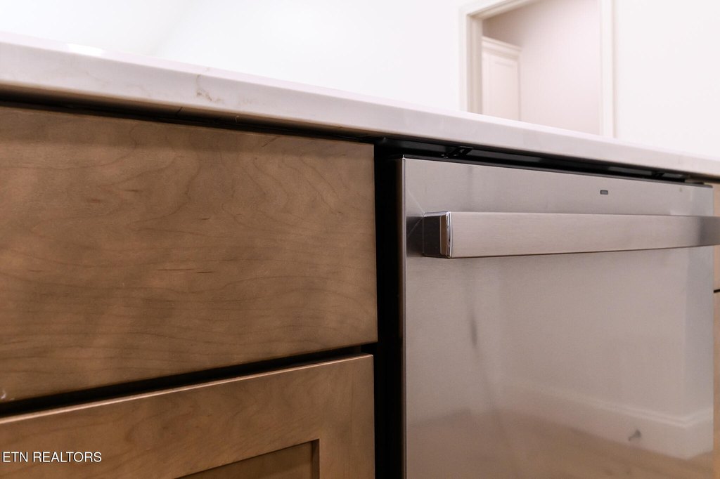 Clinton, Tennessee, 37716, United States, 3 Bedrooms Bedrooms, ,2 BathroomsBathrooms,Residential,Forsale,2012721