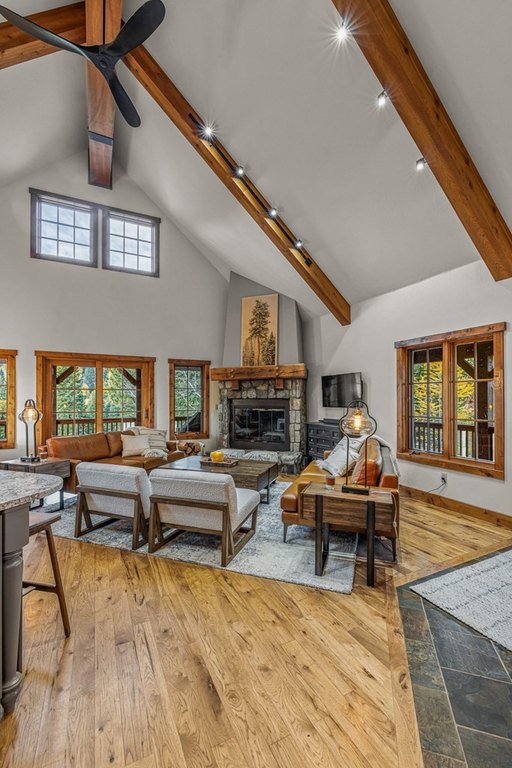 Donnelly, Idaho, 83615, United States, 4 Bedrooms Bedrooms, ,4 BathroomsBathrooms,Residential,Forsale,1996709