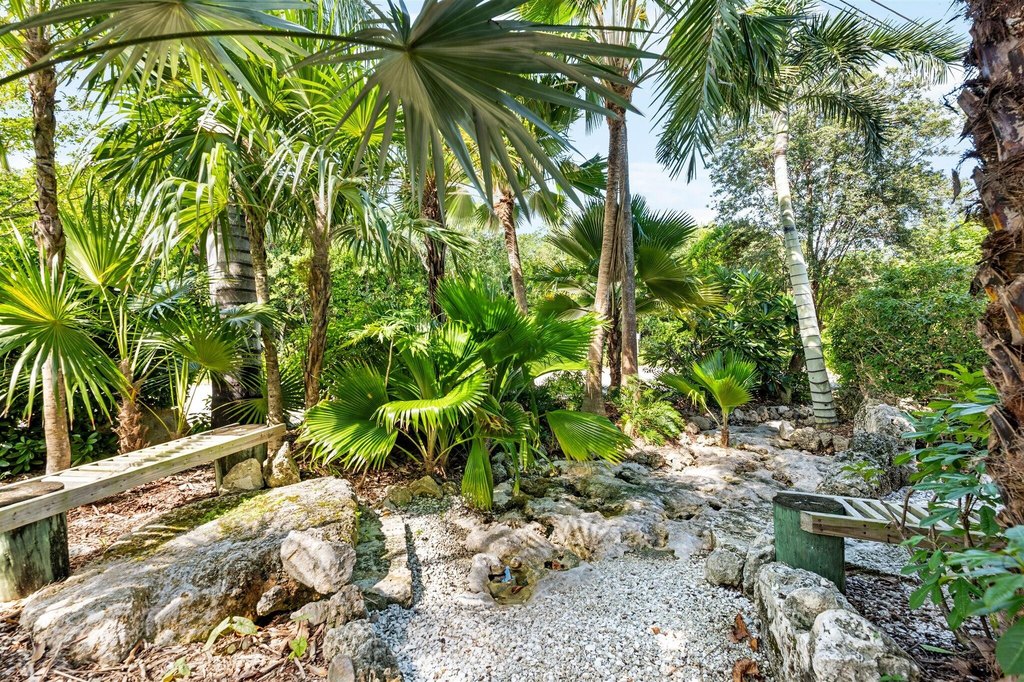 MARATHON, Florida, 33050, United States, 3 Bedrooms Bedrooms, ,2 BathroomsBathrooms,Residential,Forsale,2004343