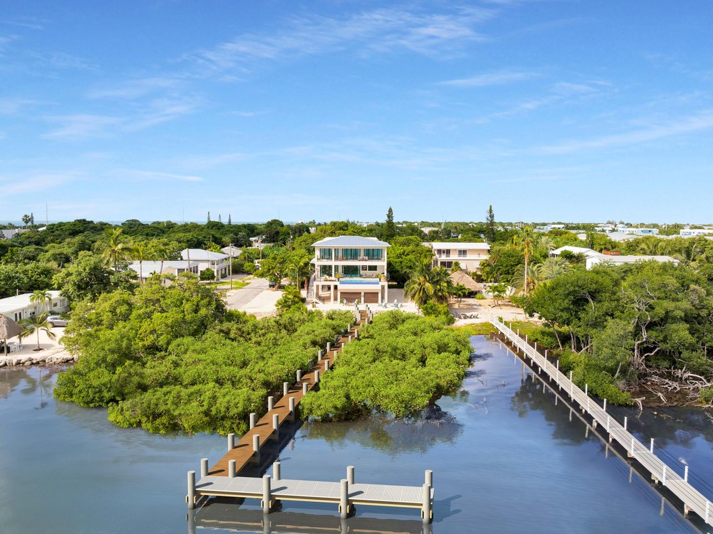 MARATHON, Florida, 33050, United States, 6 Bedrooms Bedrooms, ,6.5 BathroomsBathrooms,Residential,Forsale,2004345