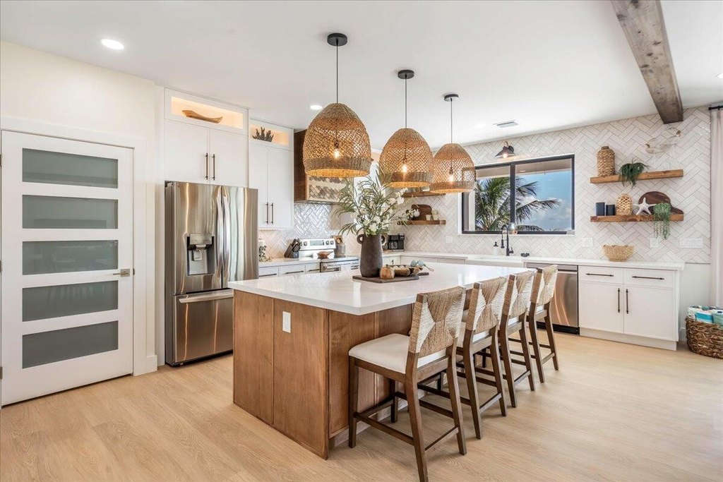 MARATHON, Florida, 33050, United States, 6 Bedrooms Bedrooms, ,6.5 BathroomsBathrooms,Residential,Forsale,2004345