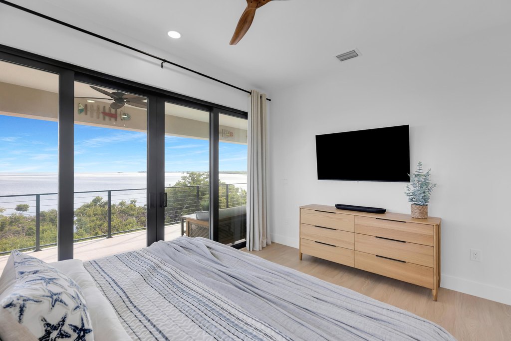 MARATHON, Florida, 33050, United States, 6 Bedrooms Bedrooms, ,6.5 BathroomsBathrooms,Residential,Forsale,2004345