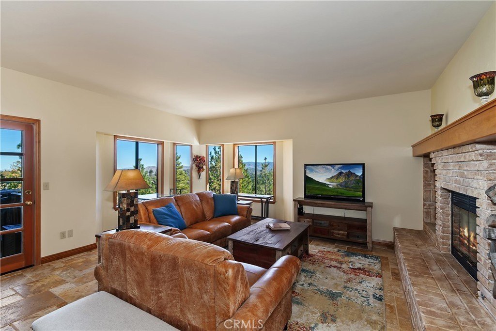 Lake Arrowhead, California, 92352, United States, 4 Bedrooms Bedrooms, ,3 BathroomsBathrooms,Residential,Forsale,2000289