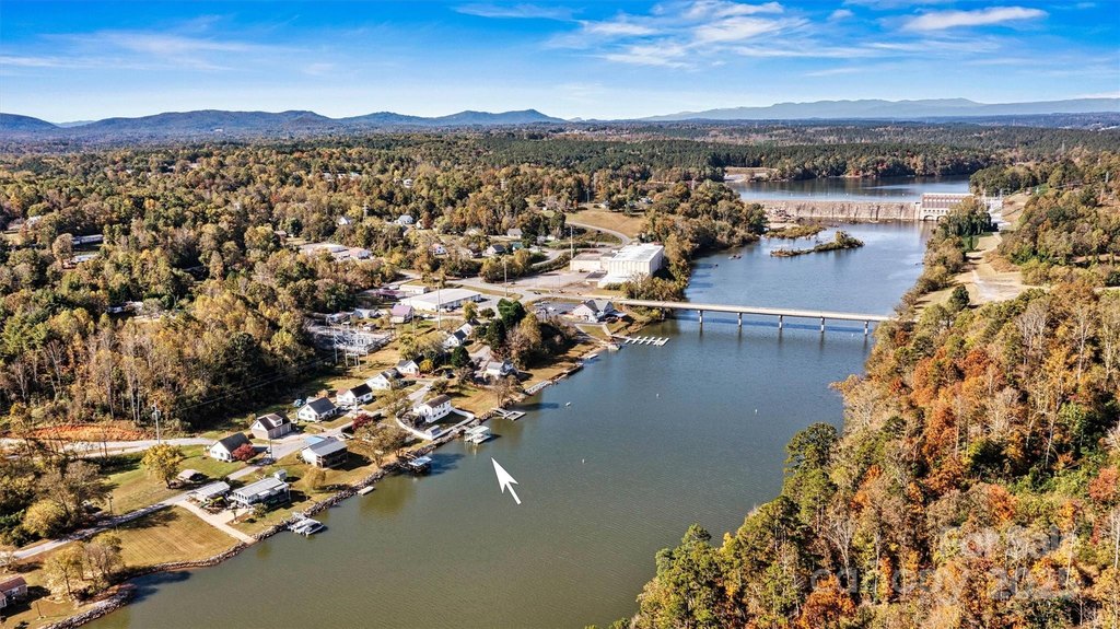 Hickory, North Carolina, 28601, United States, 2 Bedrooms Bedrooms, ,1.5 BathroomsBathrooms,Residential,Forsale,2004142