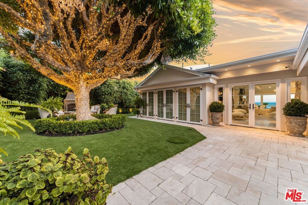 Malibu, California, 90265, United States, 3 Bedrooms Bedrooms, ,2.5 BathroomsBathrooms,Residential,Forsale,2009631