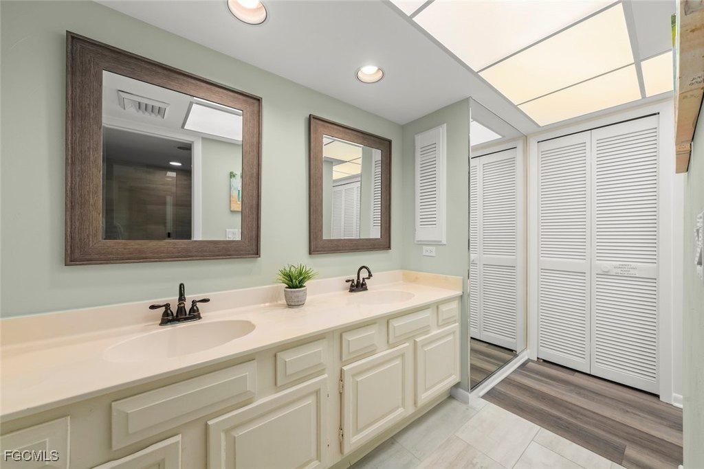 Captiva, Florida, 33924, United States, 2 Bedrooms Bedrooms, ,2 BathroomsBathrooms,Residential,Forsale,1998636