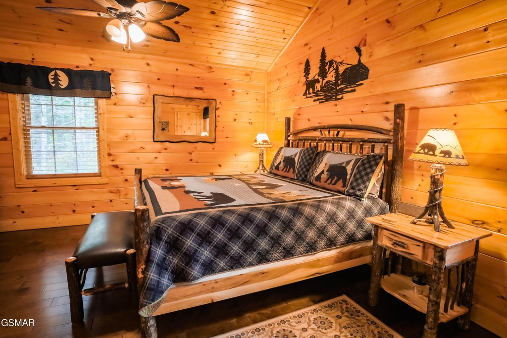 Sevierville, Tennessee, 37862, United States, 2 Bedrooms Bedrooms, ,2.5 BathroomsBathrooms,Residential,Forsale,1999461