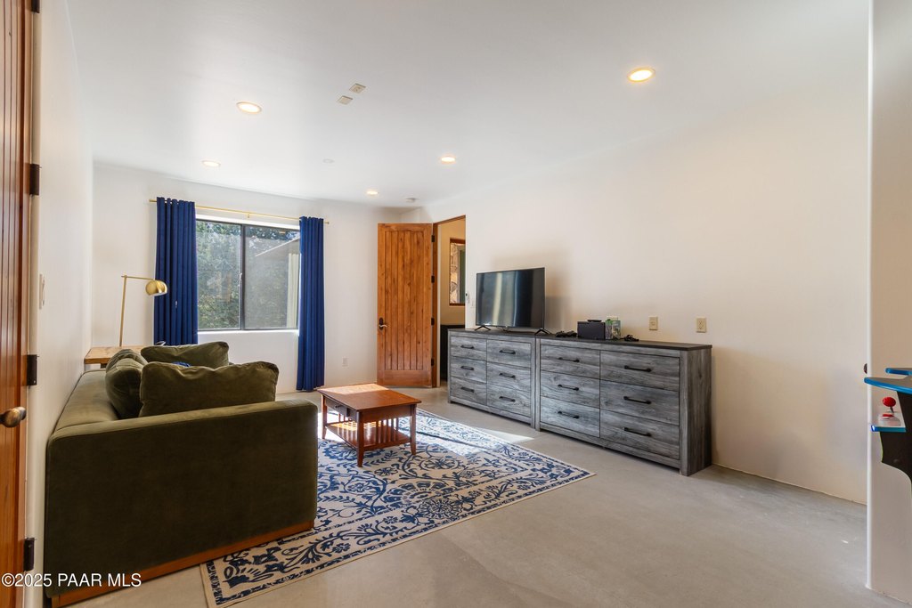 Prescott, Arizona, 86305, United States, 3 Bedrooms Bedrooms, ,3 BathroomsBathrooms,Residential,Forsale,2004520