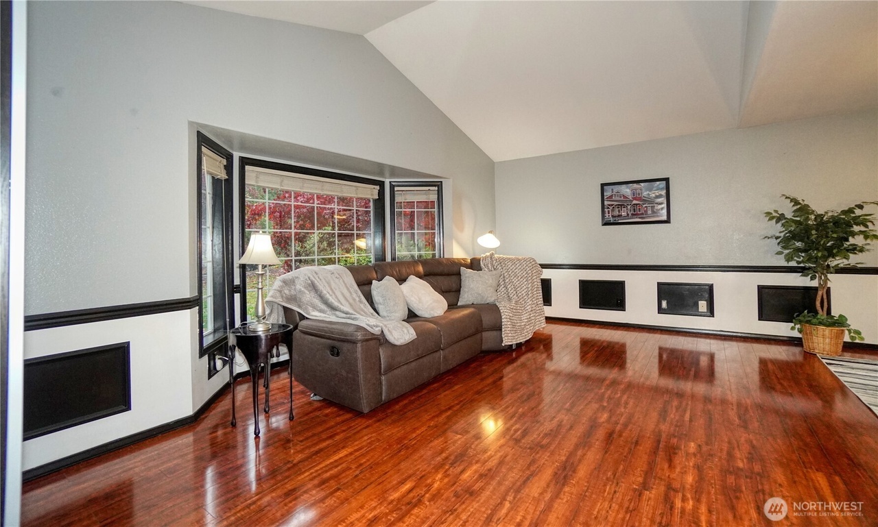 Maple Valley, Washington, 98038, United States, 4 Bedrooms Bedrooms, ,2 BathroomsBathrooms,Residential,Forsale,1990719