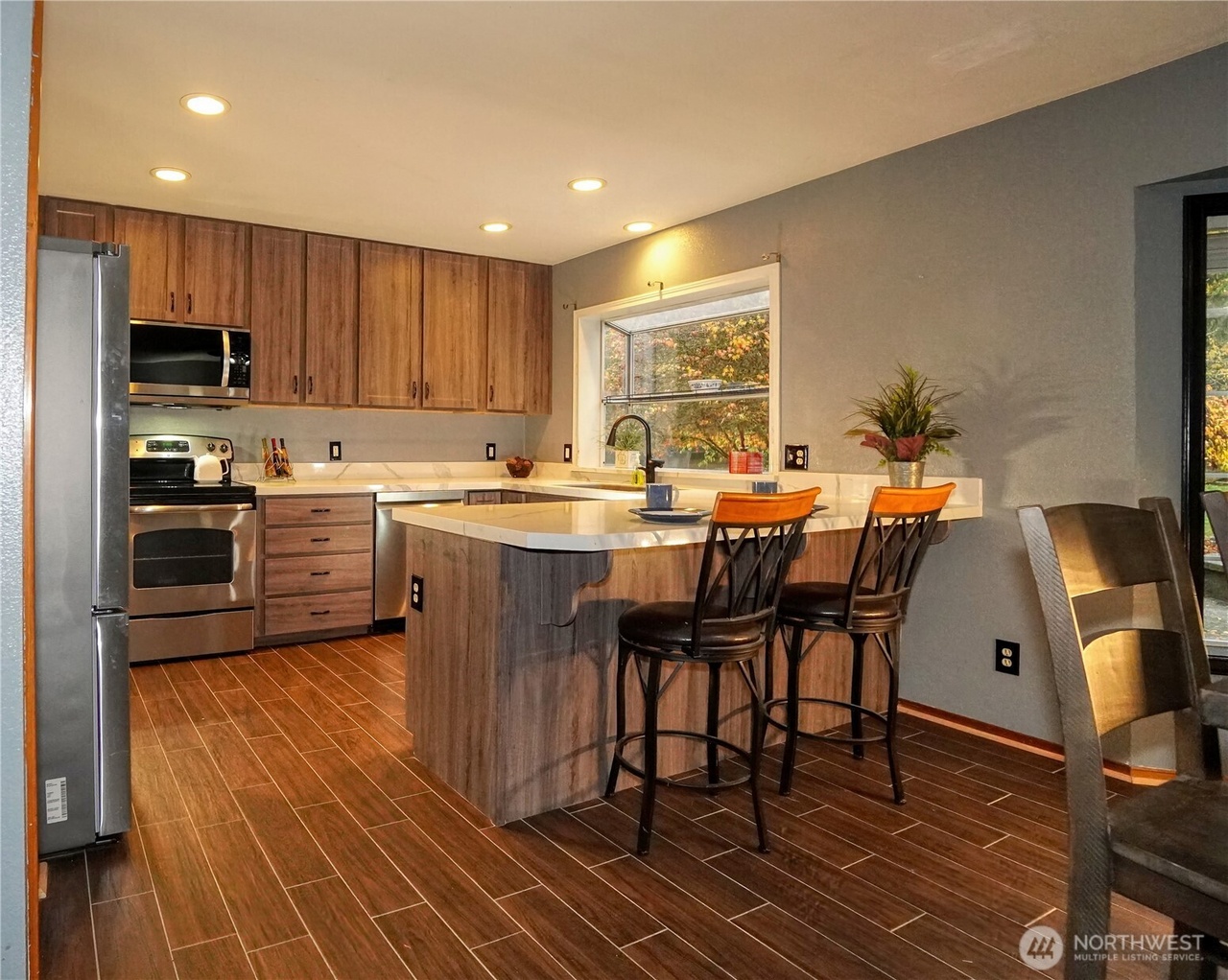 Maple Valley, Washington, 98038, United States, 4 Bedrooms Bedrooms, ,2 BathroomsBathrooms,Residential,Forsale,1990719