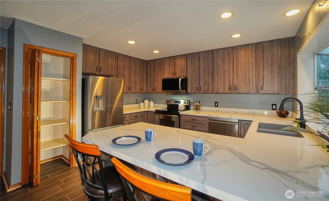 Maple Valley, Washington, 98038, United States, 4 Bedrooms Bedrooms, ,2 BathroomsBathrooms,Residential,Forsale,1990719