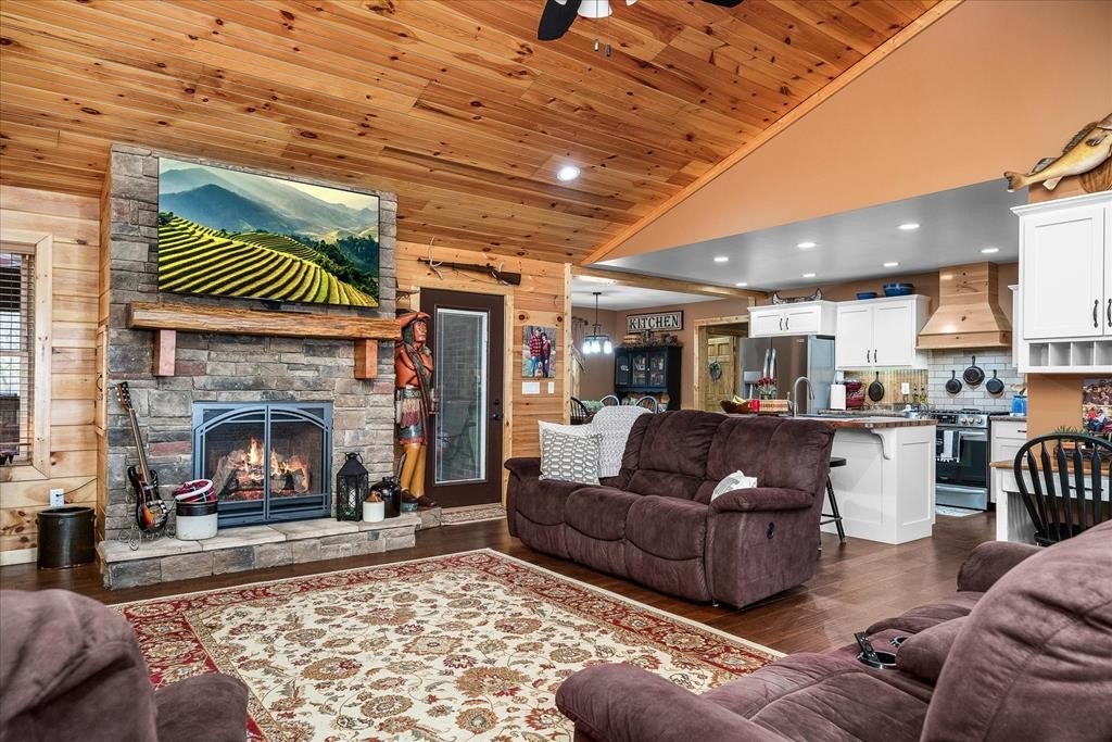 Celina, Tennessee, 38551, United States, 4 Bedrooms Bedrooms, ,2.5 BathroomsBathrooms,Residential,Forsale,1886012