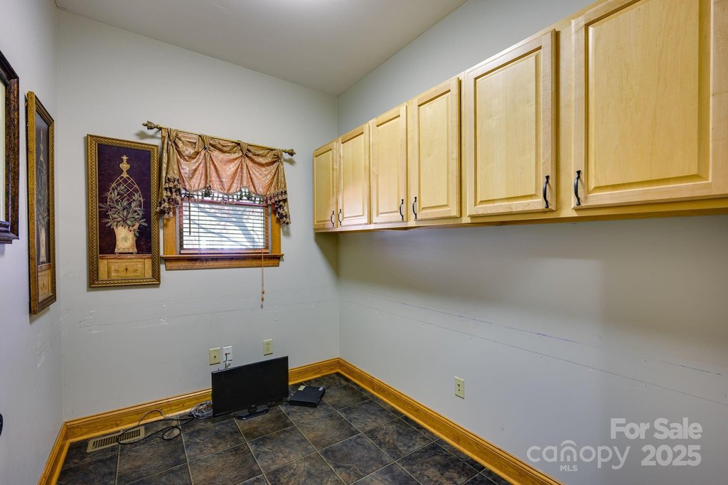 Newton, North Carolina, 28658, United States, 3 Bedrooms Bedrooms, ,2.5 BathroomsBathrooms,Residential,Forsale,2007721