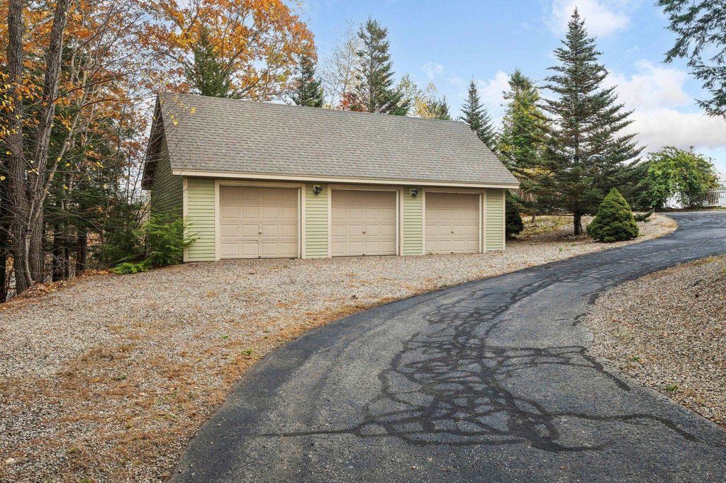 Alton, New Hampshire, 03810, United States, 3 Bedrooms Bedrooms, ,3.5 BathroomsBathrooms,Residential,Forsale,2004704