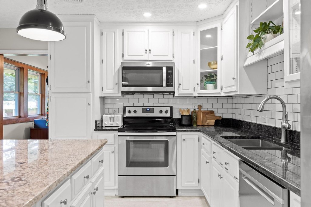 Signal Mountain, Tennessee, 37377, United States, 4 Bedrooms Bedrooms, ,4 BathroomsBathrooms,Residential,Forsale,1894388