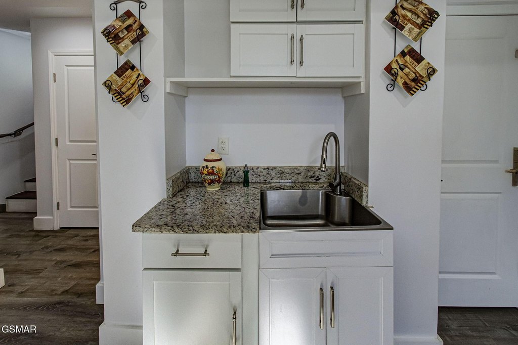 Gatlinburg, Tennessee, 37738, United States, 5 Bedrooms Bedrooms, ,2 BathroomsBathrooms,Residential,Forsale,1999457