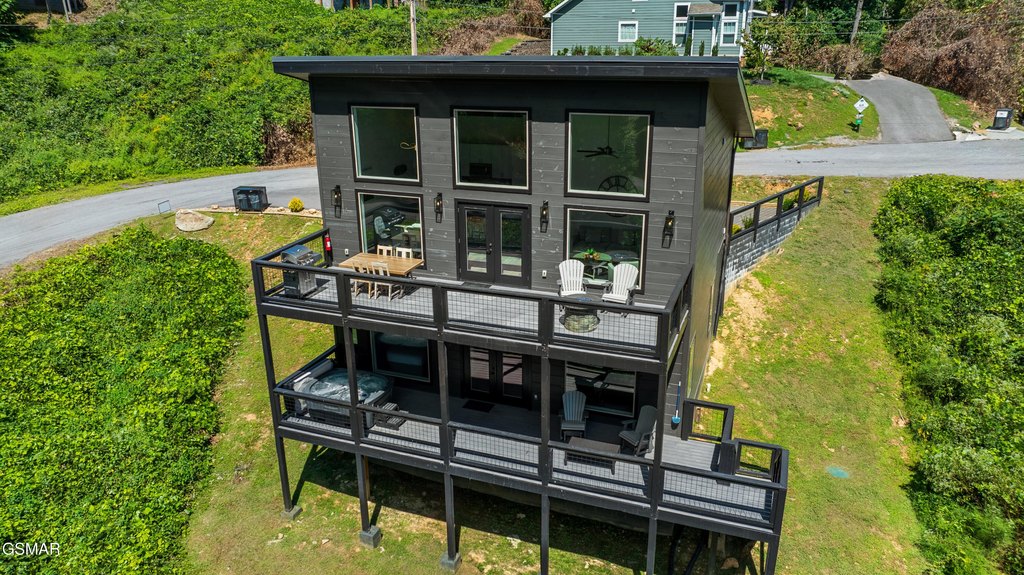 Gatlinburg, Tennessee, 37738, United States, 1 Bedroom Bedrooms, ,2 BathroomsBathrooms,Residential,Forsale,1999465