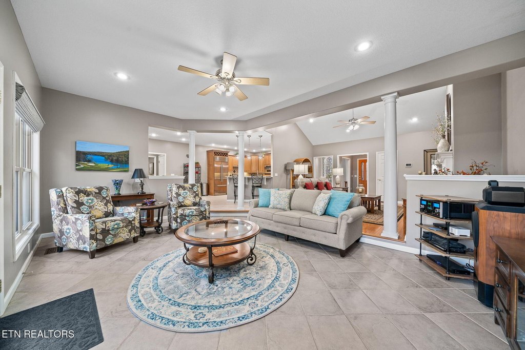 Crossville, Tennessee, 38558, United States, 4 Bedrooms Bedrooms, ,2.5 BathroomsBathrooms,Residential,Forsale,1996605