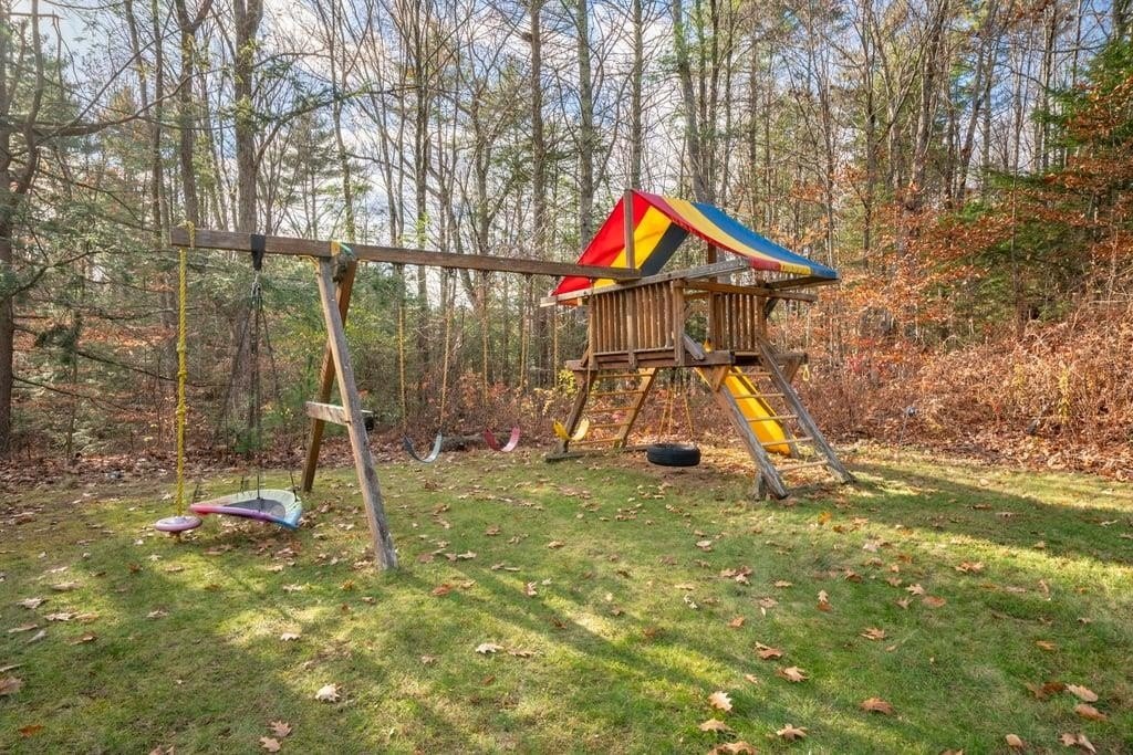 Epping, New Hampshire, 03042, United States, 4 Bedrooms Bedrooms, ,2 BathroomsBathrooms,Residential,Forsale,2004719