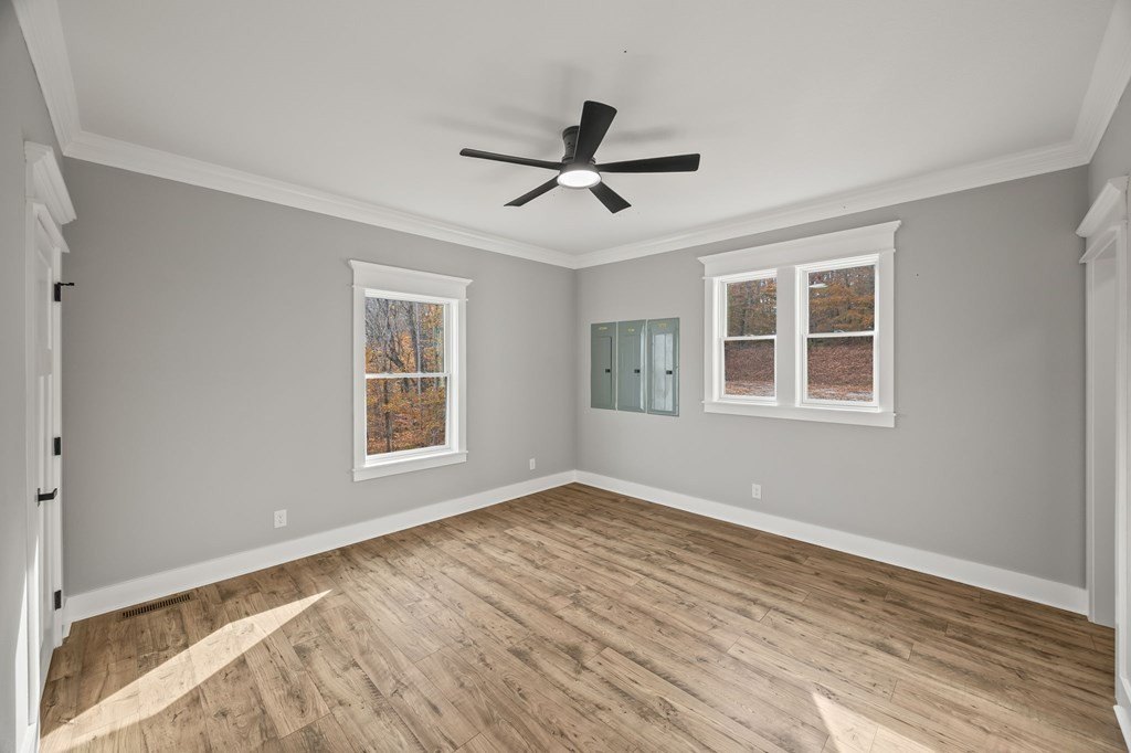 Byrdstown, Tennessee, 38549, United States, 5 Bedrooms Bedrooms, ,4.5 BathroomsBathrooms,Residential,Forsale,1996615